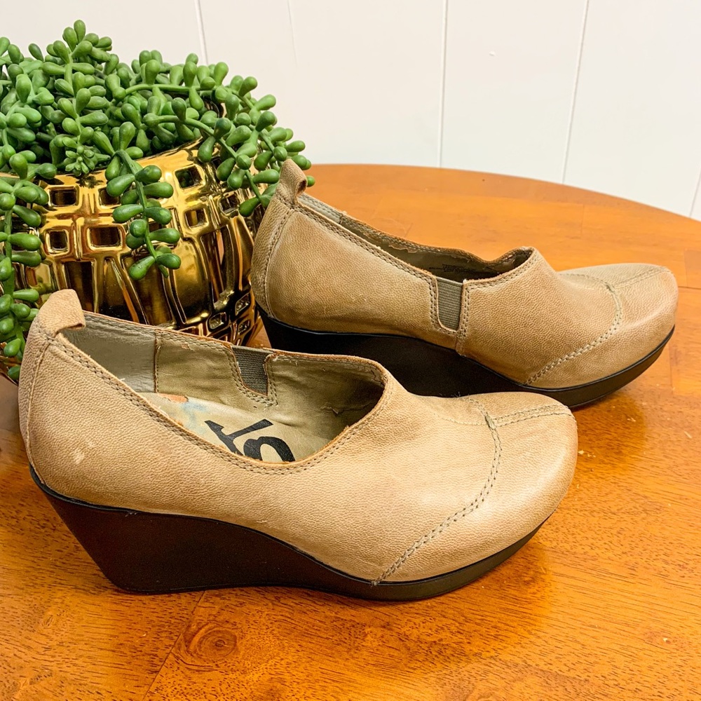 **SOLD** OTBT Washougal Leather Platform Wedge